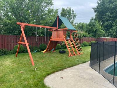 Woodplay wooden swingset with roof or shade Avon, OH